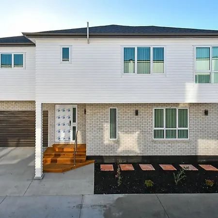 Pristine Home Step To Transit